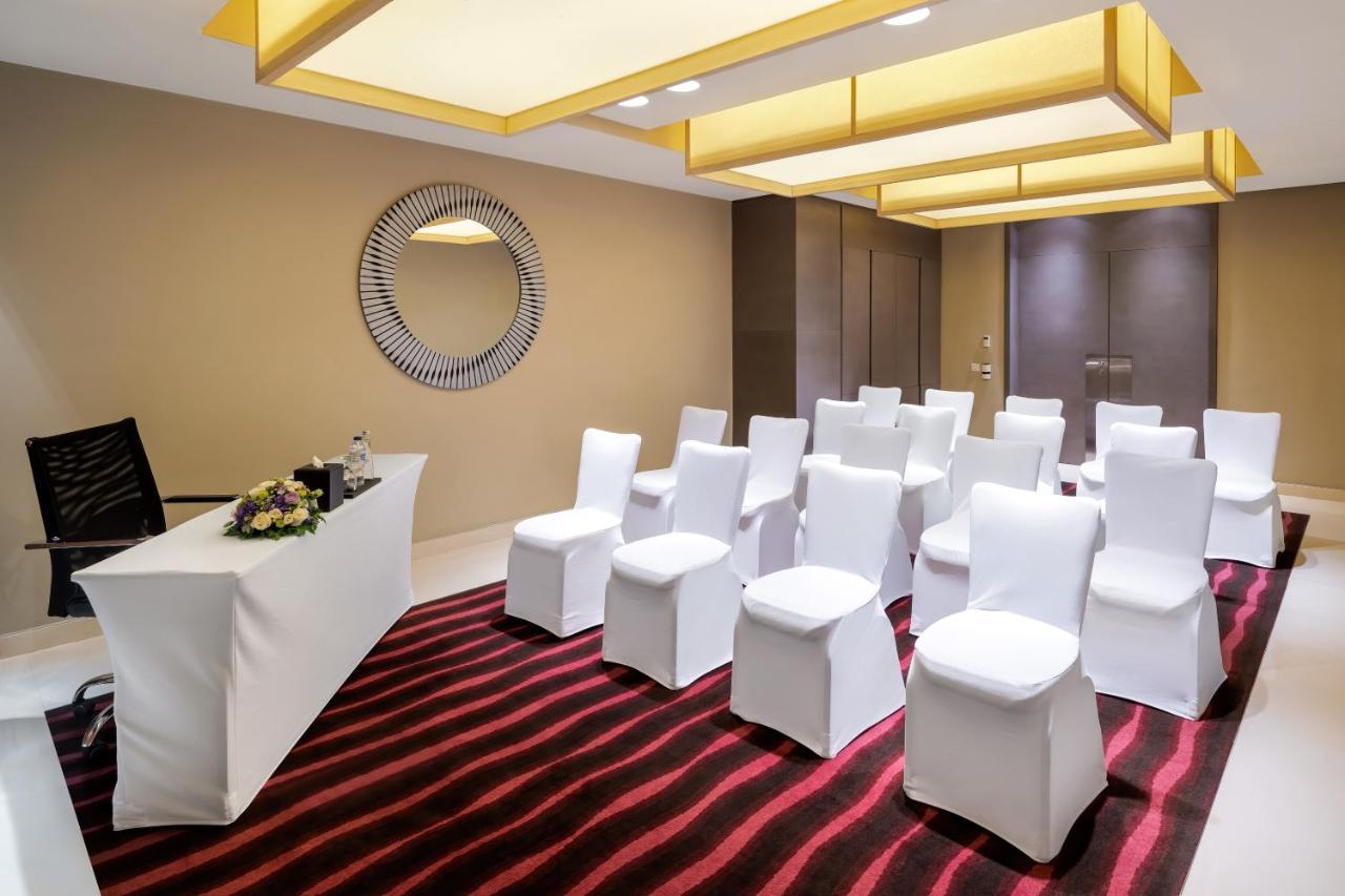 Hotel Park Rotana Abu Dabi Exterior foto Meeting room at the hotel