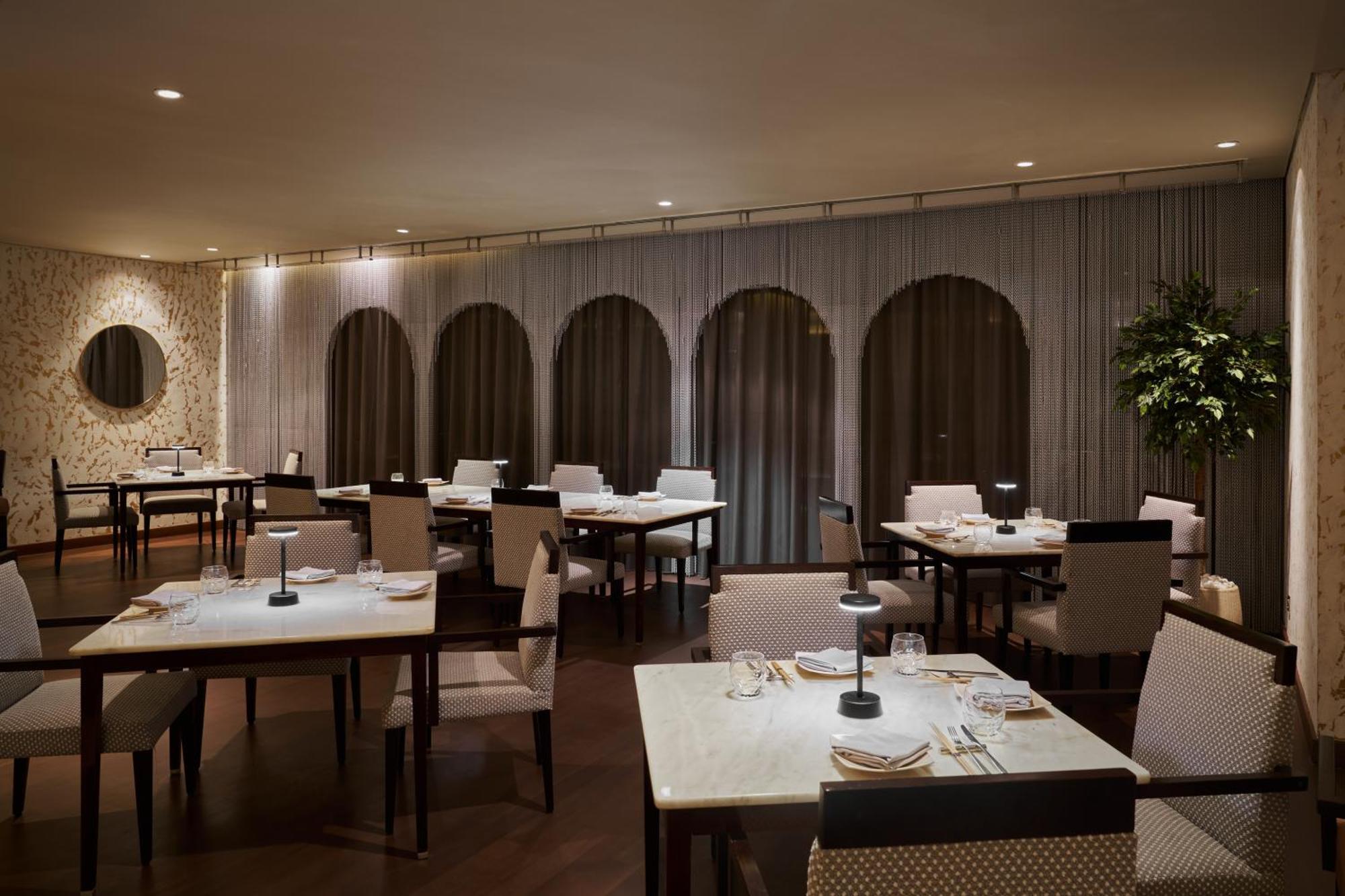 Hotel Park Rotana Abu Dabi Exterior foto Restaurant interior
