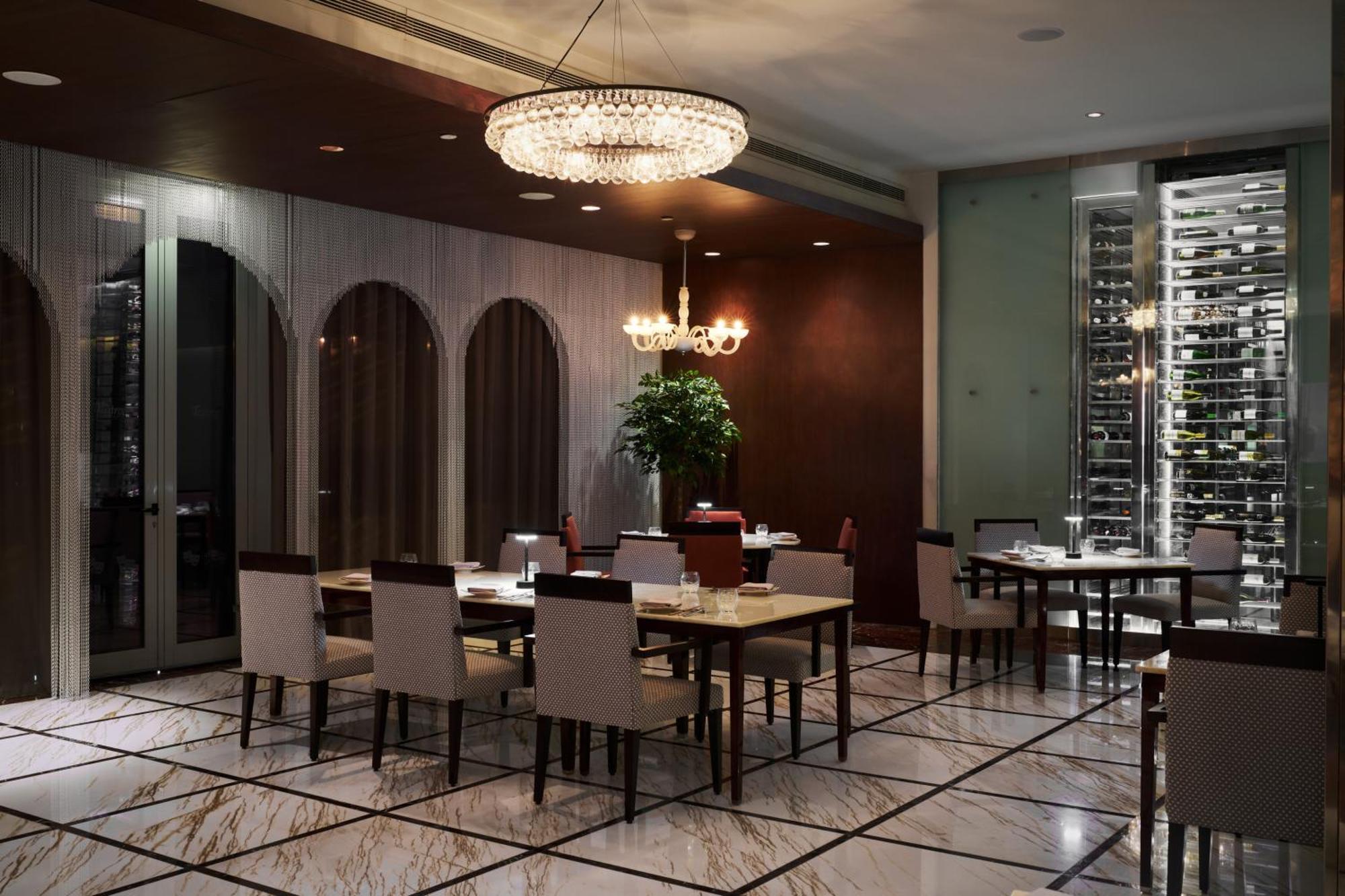 Hotel Park Rotana Abu Dabi Exterior foto Interior of the restaurant