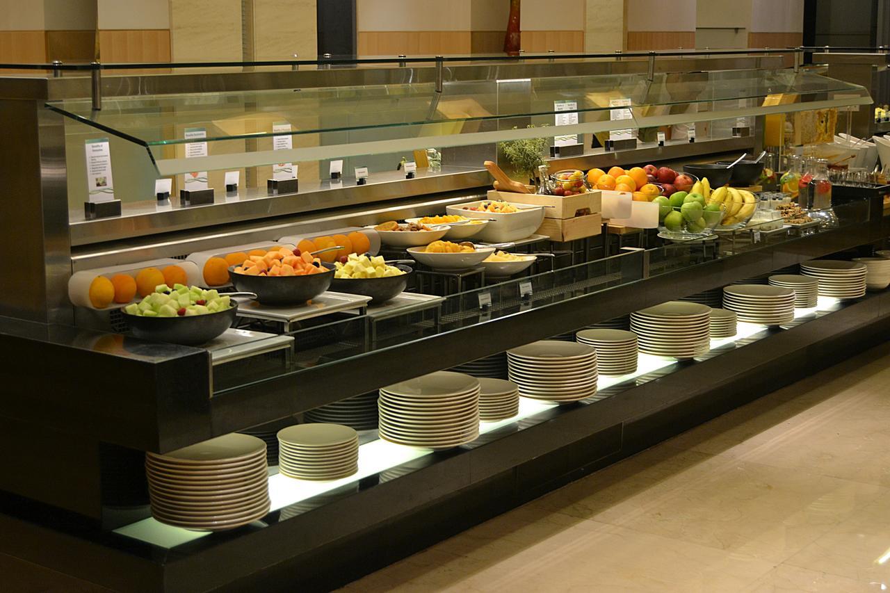 Hotel Park Rotana Abu Dabi Exterior foto A salad bar